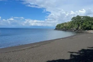 Pantai Sulamadaha di Ternate