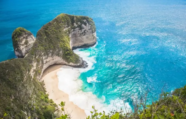 10 Tempat Wisata Hits di Nusa Penida Bali untuk Liburan Tak Terlupakan