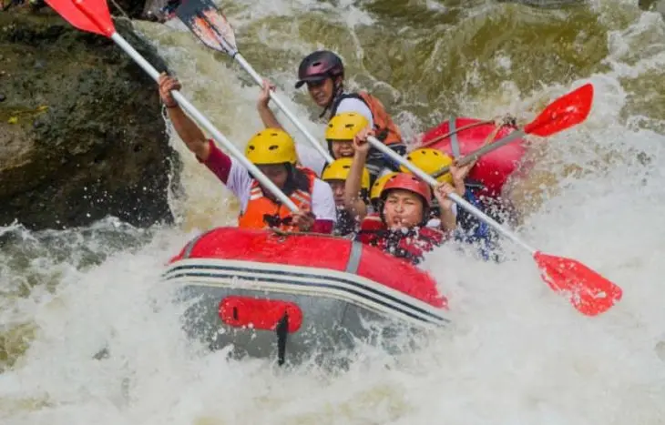 7 Rekomendasi Tempat Rafting di Bogor untuk Liburan Seru dan Menantang