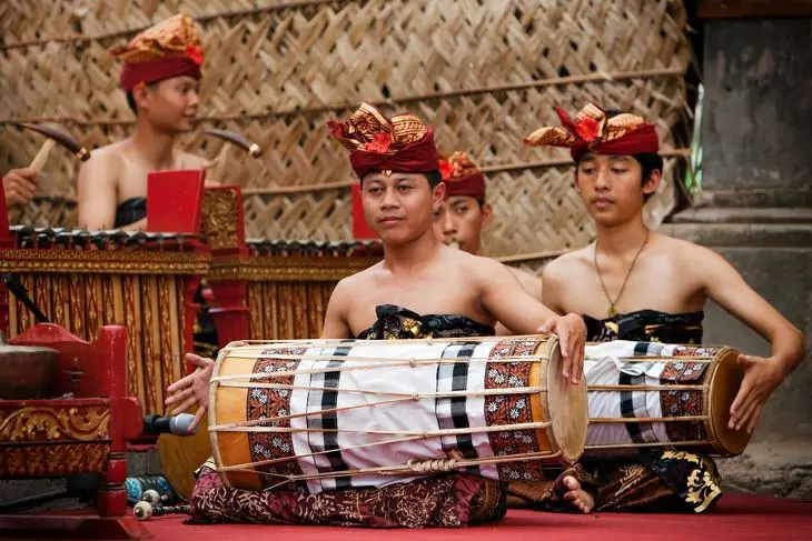 Musik Tradisional vs. Musik Modern: Perpaduan Warisan Budaya dan Tren Masa Kini