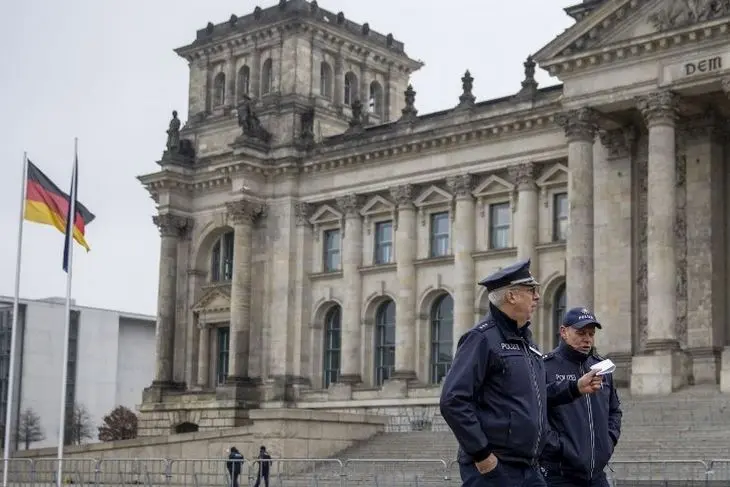 Wisata di Berlin: Reichstag Gedung Parlemen Jerman dengan Kubah Kaca Futuristik