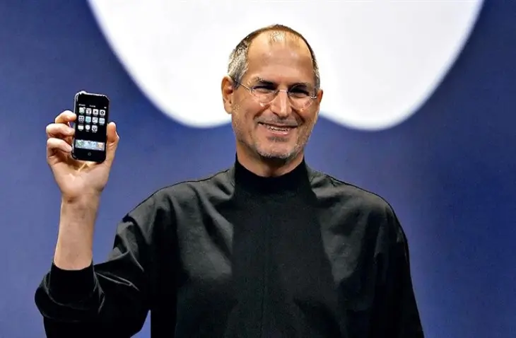 Tokoh Cerdas di Bidang Teknologi Steve Jobs - Revolusi Smartphone dengan iPhone